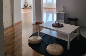Salle de yoga lumineuse à My Yoga Loft